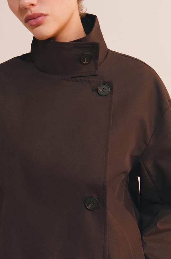 Trench court &agrave; col montant avec coton;${refinementColor}