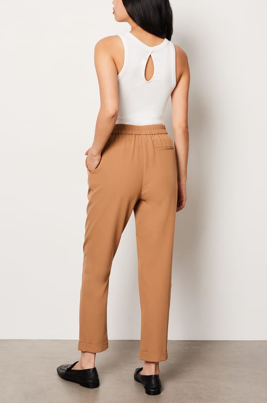 Trousers with a cigarette cut;${refinementColor}