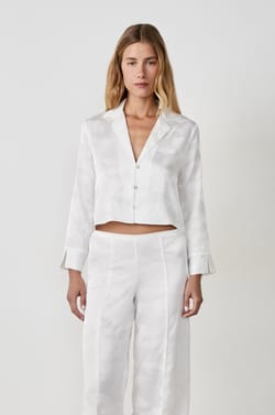 Camisa satinada con botones delanteros lisos;${refinementColor}