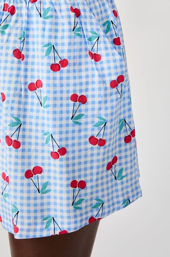 Short imprim&eacute; vichy avec des cerises;${refinementColor}