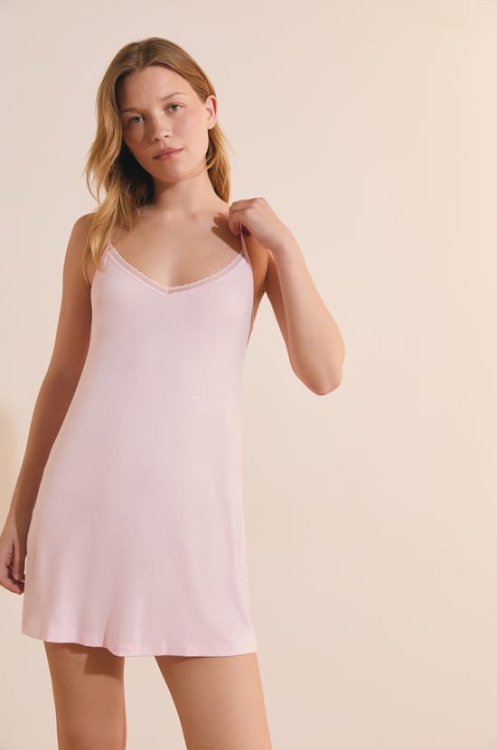 Nuisette courte &agrave; d&eacute;tails en dentelle &agrave; pois;${refinementColor}