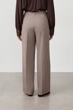 Wide Cut Trousers;${refinementColor}