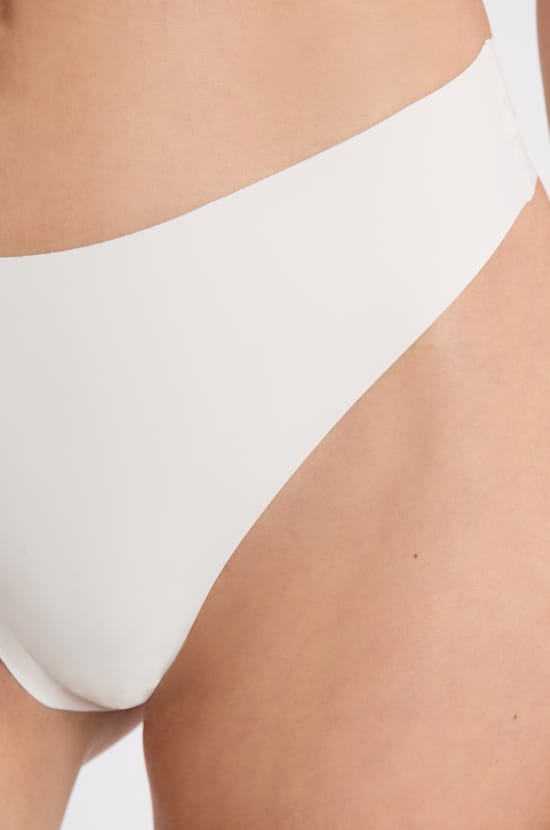 Tanga high leg en microfibre;${refinementColor}