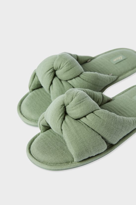 Pantuflas abiertas;${refinementColor}