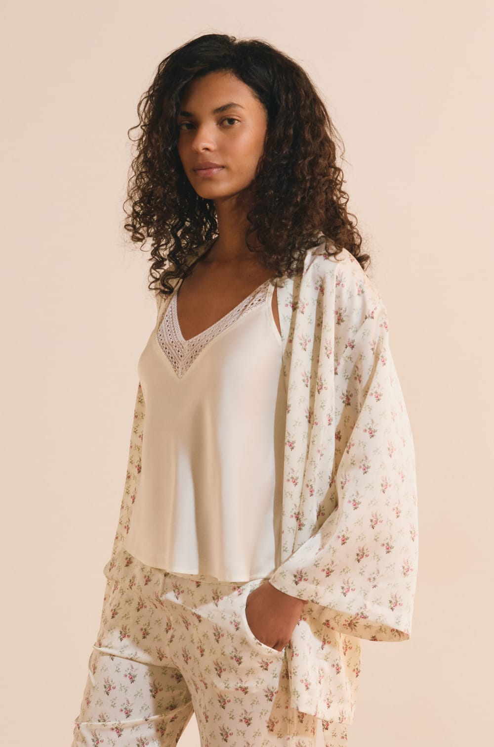 Ensemble de pyjama 3 pi&egrave;ces &agrave; motifs fleuris;${refinementColor}