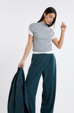 Pull sans manches col montant;${refinementColor}