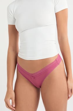 Tanga V-shape en microfibre et dentelle;${refinementColor}