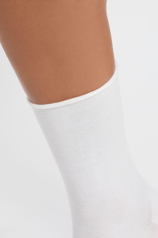 Knee-High Socks;${refinementColor}