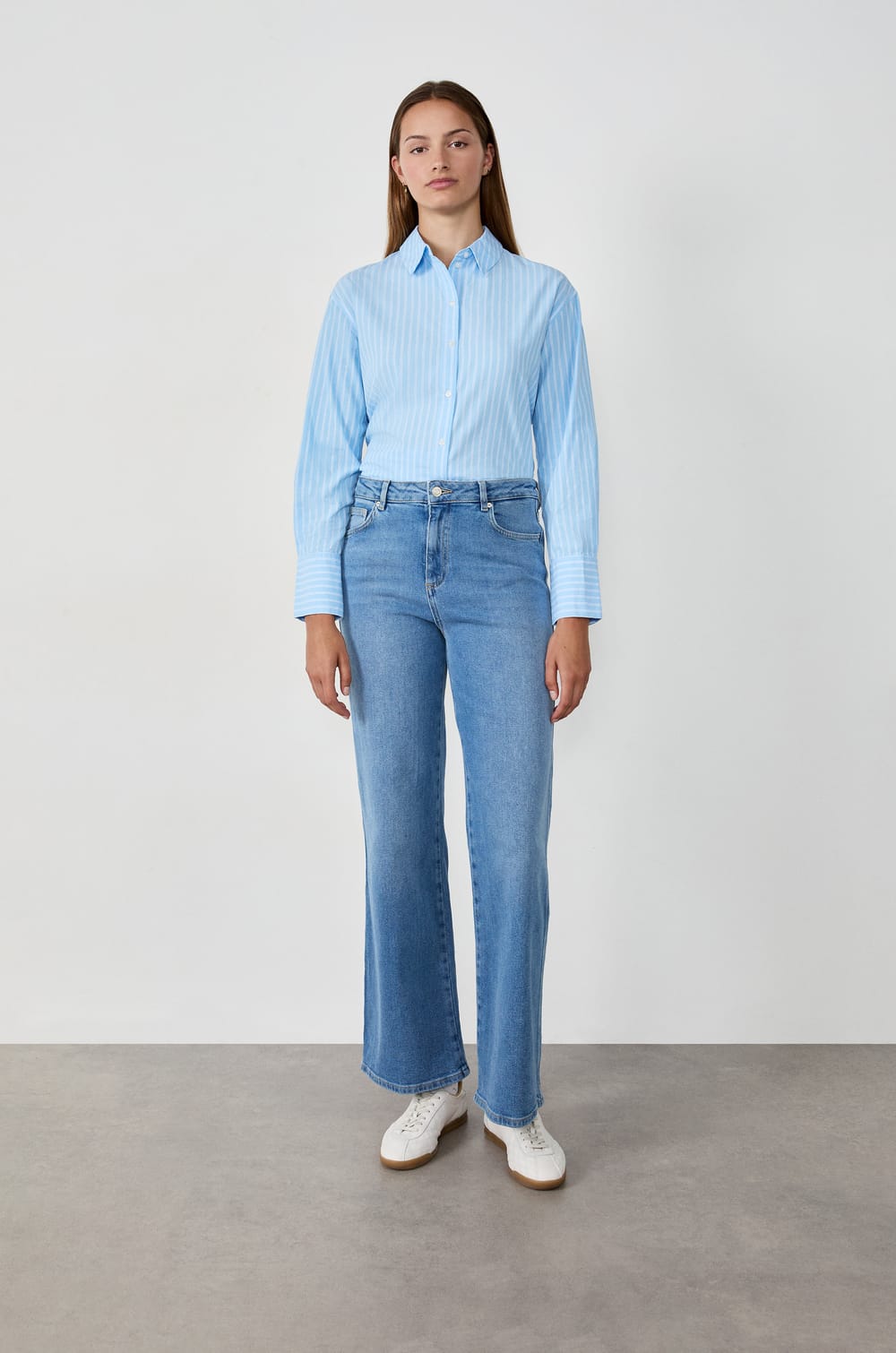 Chemise manches longues en coton ceinturée;${refinementColor}