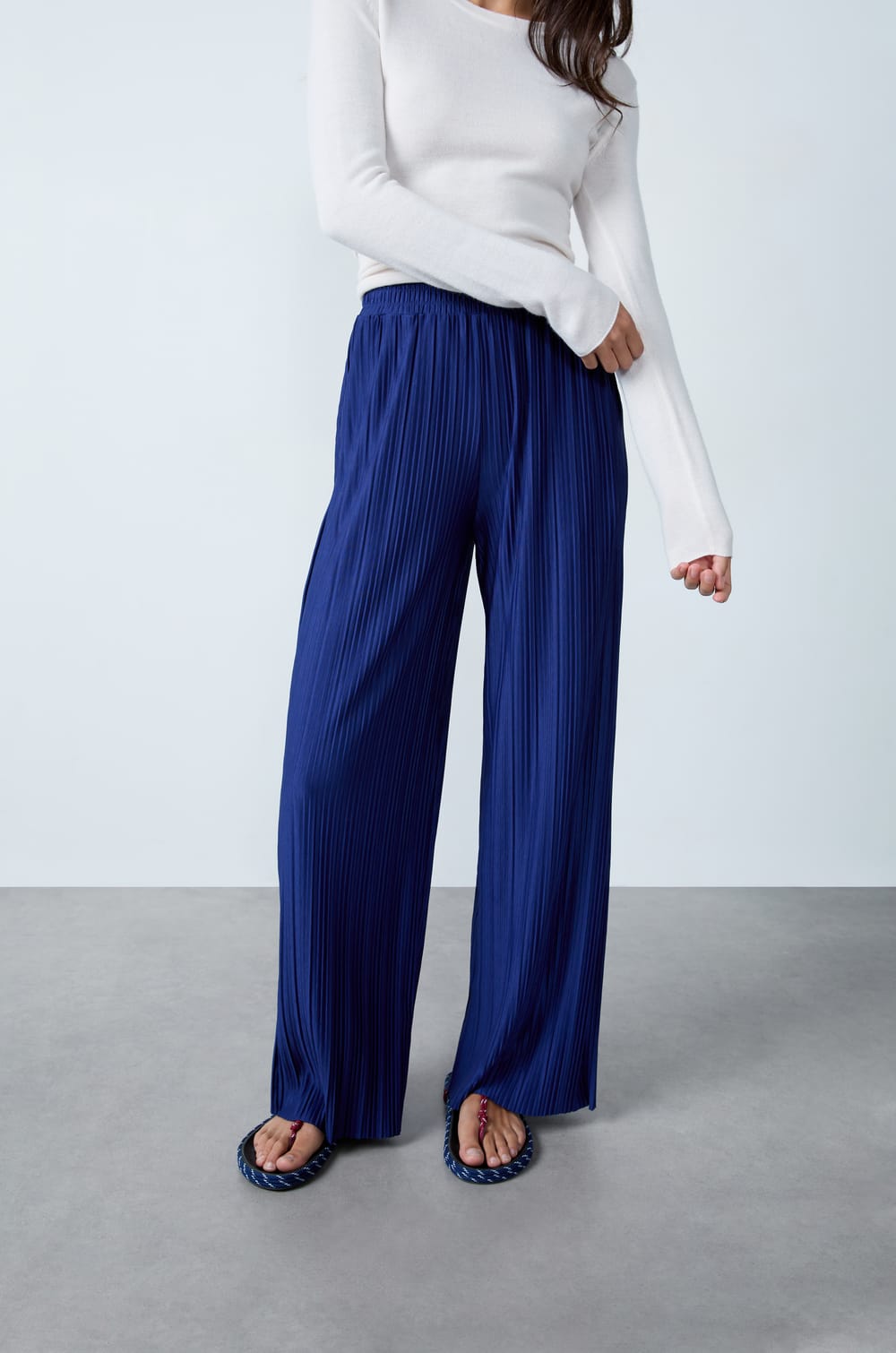 Pantalon fluide plissé;${refinementColor}