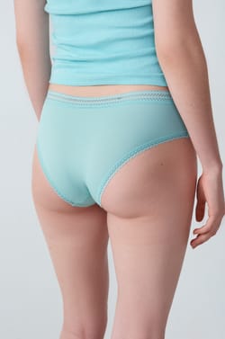 Szorty z mikrofibry z koronkowymi detalami;${refinementColor}