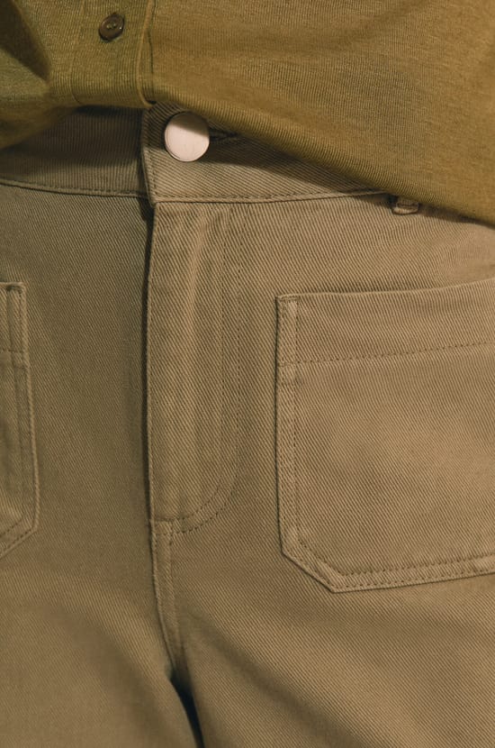 Pantalon large avec poches avant;${refinementColor}