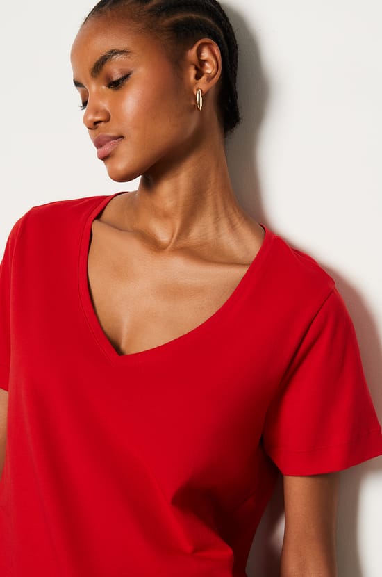 T-shirt col V manches courtes en coton;${refinementColor}