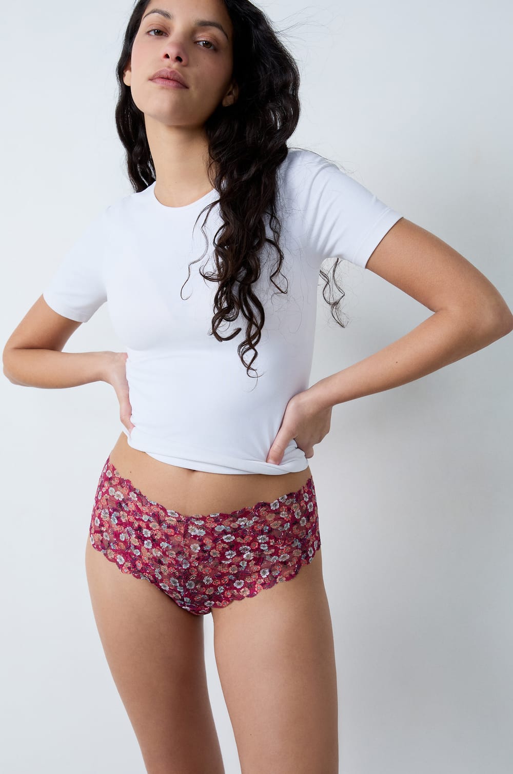 Hipster V-shape dentelle imprimée;${refinementColor}