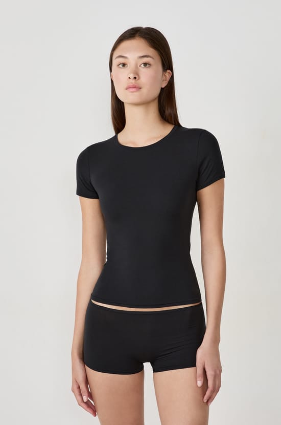 Short-sleeved microfiber T-shirt;${refinementColor}