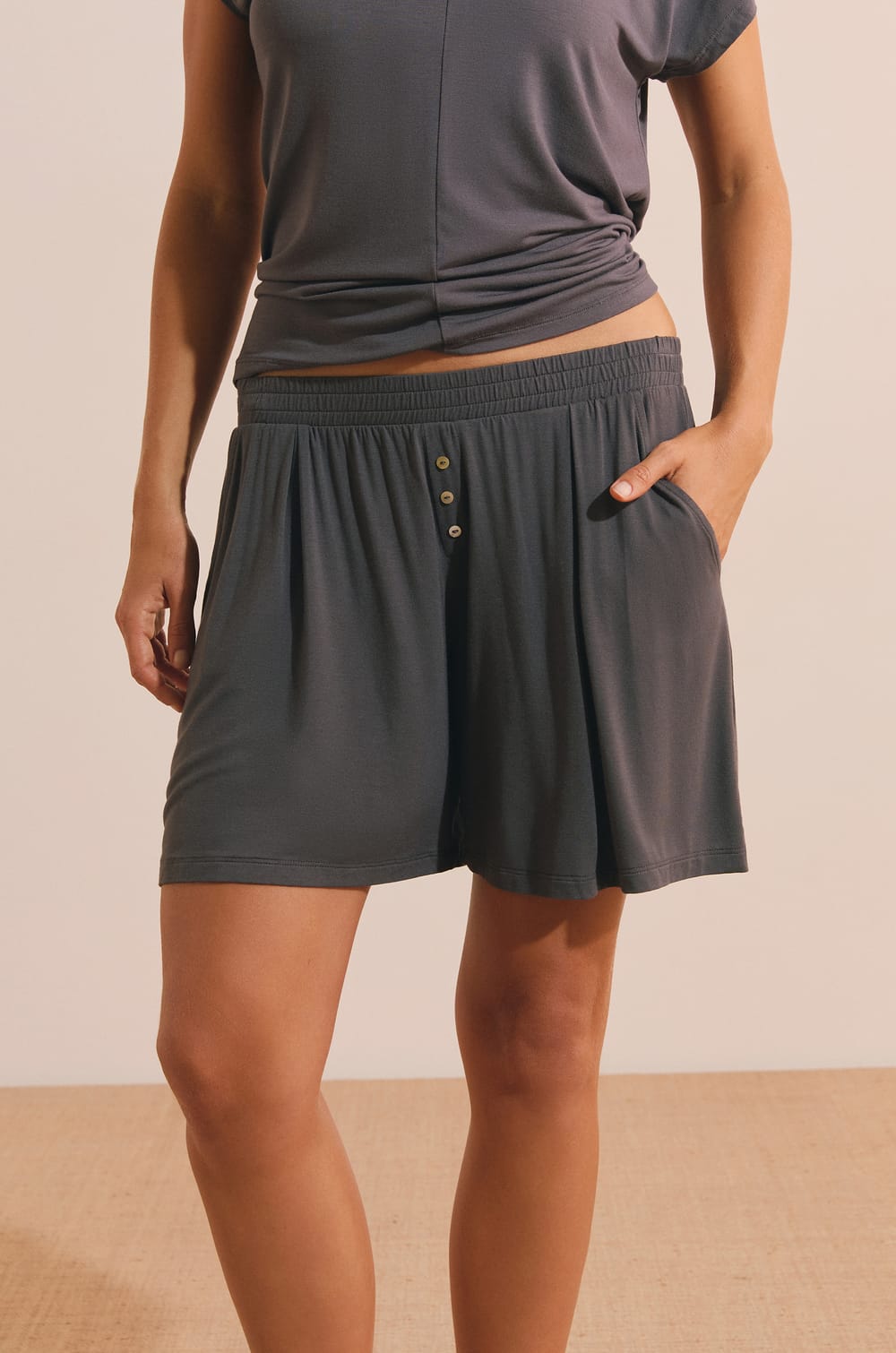 Pantal&oacute;n corto de pijama liso de modal;${refinementColor}