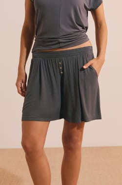 Pantal&oacute;n corto de pijama liso de modal;${refinementColor}
