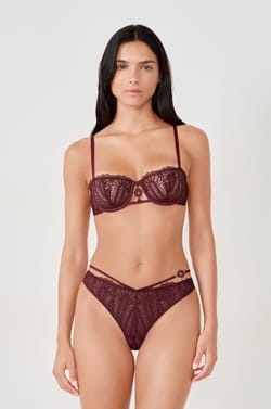 Tanga aus Spitze;${refinementColor}