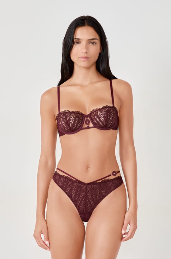 Tanga aus Spitze;${refinementColor}