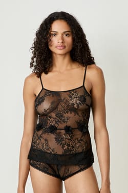 Caraco brodé;${refinementColor}