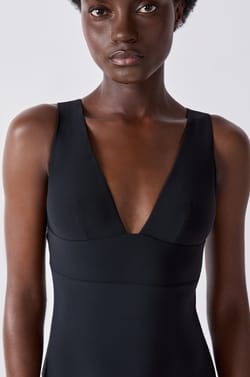 Traje de baño escote triángulo;${refinementColor}