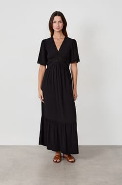 Robe longue avec broderies;${refinementColor}