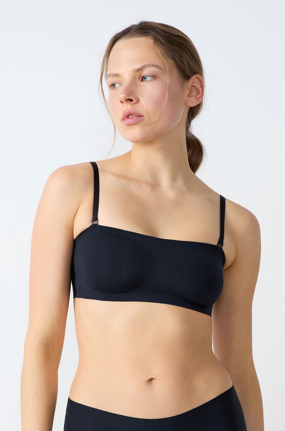 Bra bandeau de microfibra sin aros;${refinementColor}