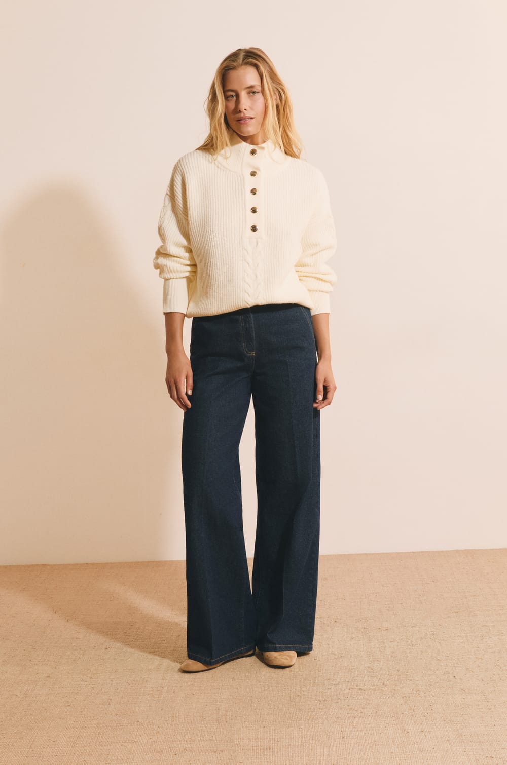 Pull manches longues avec d&eacute;tail bouton dor&eacute;;${refinementColor}