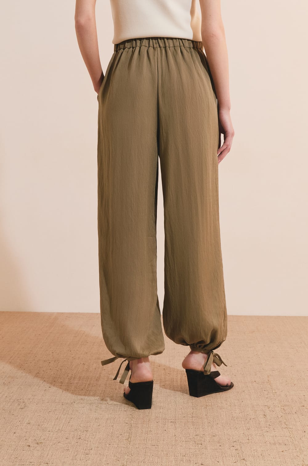 Baggy Trousers;${refinementColor}