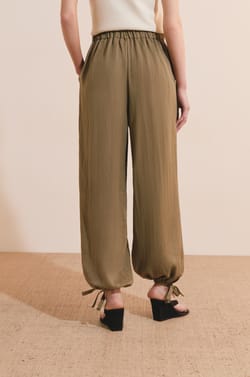 Baggy Trousers;${refinementColor}