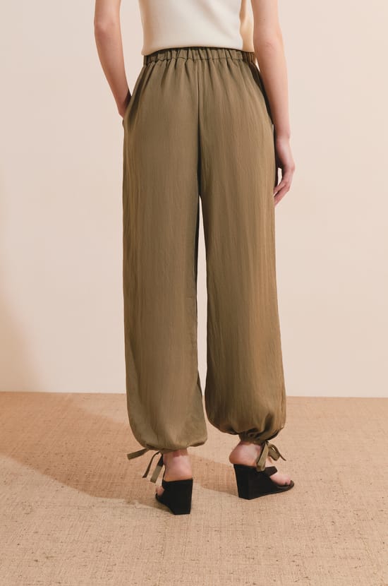 Baggy Trousers;${refinementColor}