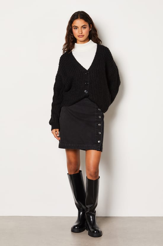 Gilet col V en maille;${refinementColor}