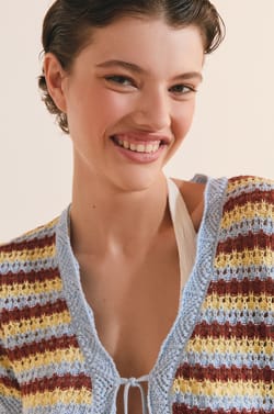 Cardigan manches courtes ouvert sur le devant;${refinementColor}