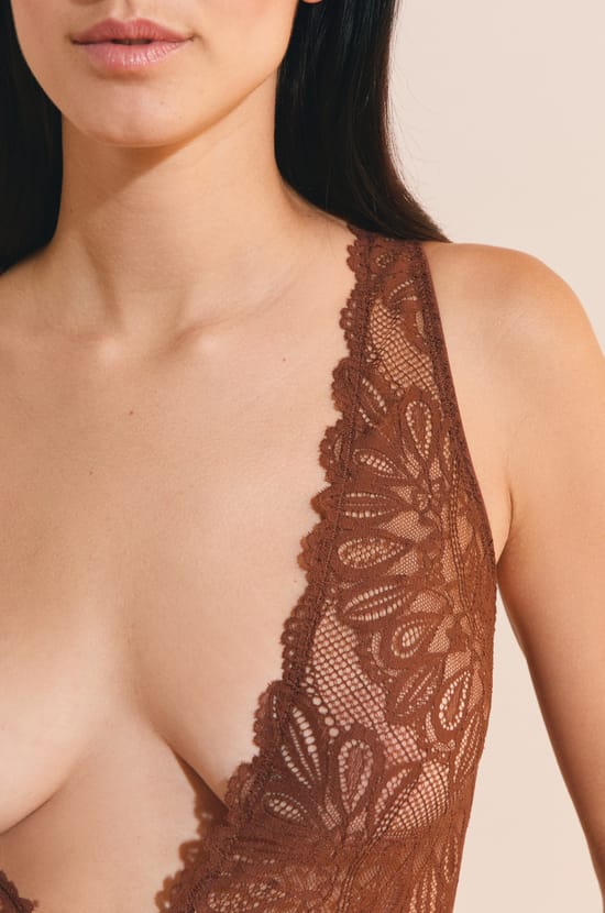 Body en dentelle dos nu;${refinementColor}