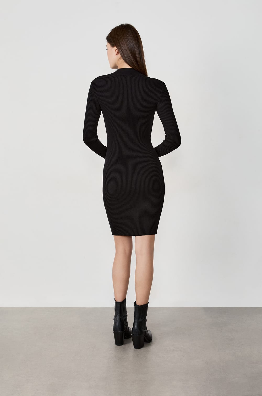 Robe pull courte;${refinementColor}