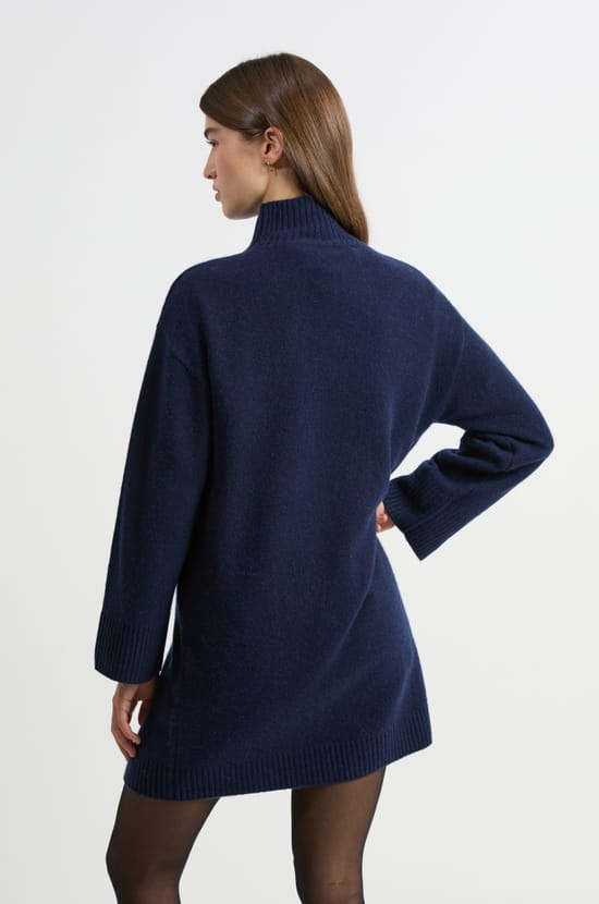 Robe courte en cachemire;${refinementColor}