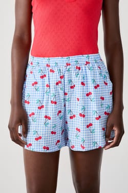Short imprim&eacute; vichy avec des cerises;${refinementColor}