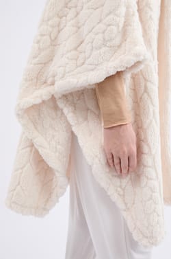 Poncho à manches 3/4;${refinementColor}