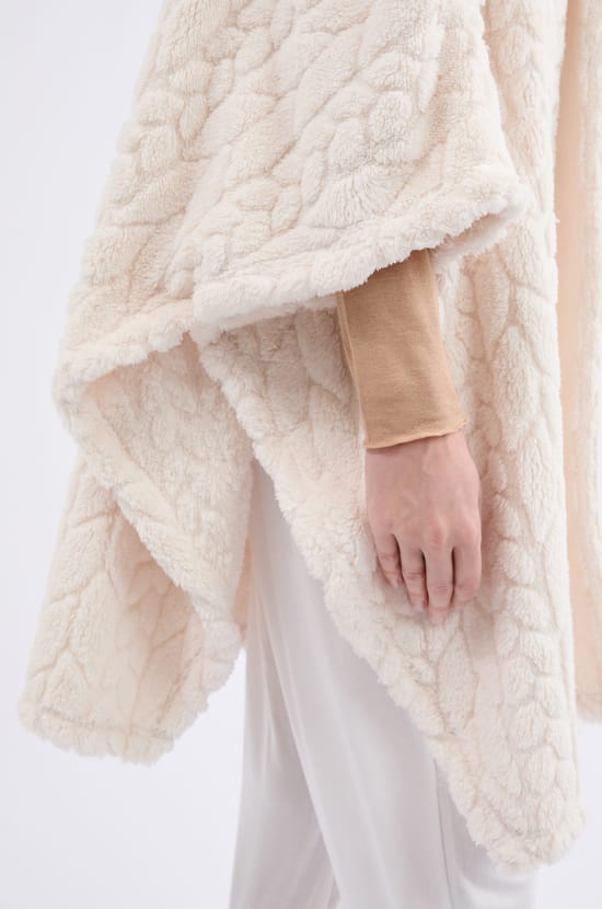 Poncho à manches 3/4;${refinementColor}