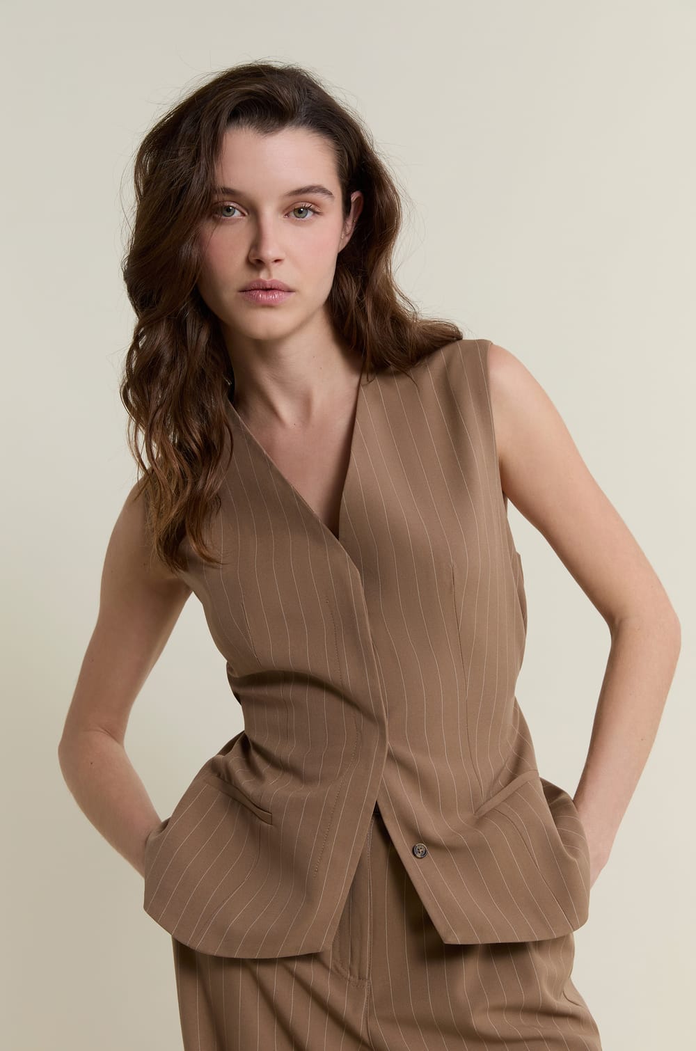 Sleeveless Tie Jacket;${refinementColor}