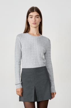 Round neck sweater;${refinementColor}
