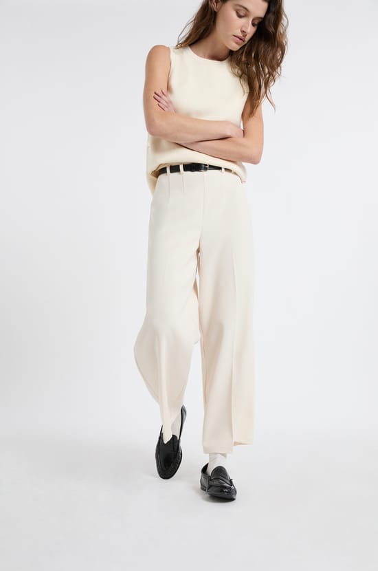 Pantalon cropped;${refinementColor}