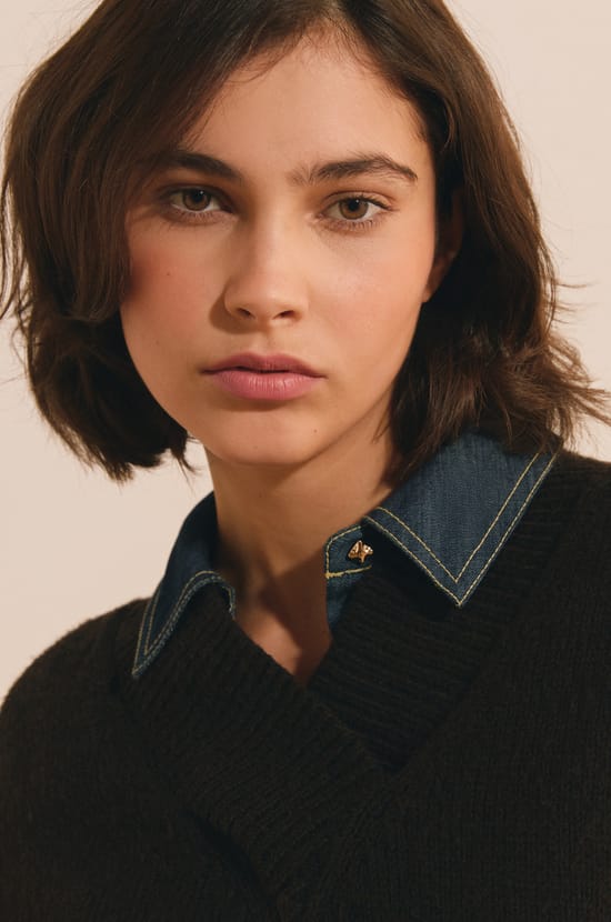 Pull col V en maile;${refinementColor}