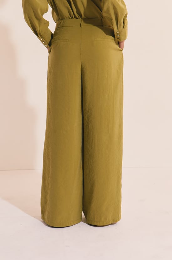 Pantal&oacute;n ancho con pinzas;${refinementColor}