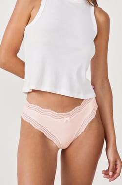 Tanga bords dentelle en microfibre;${refinementColor}