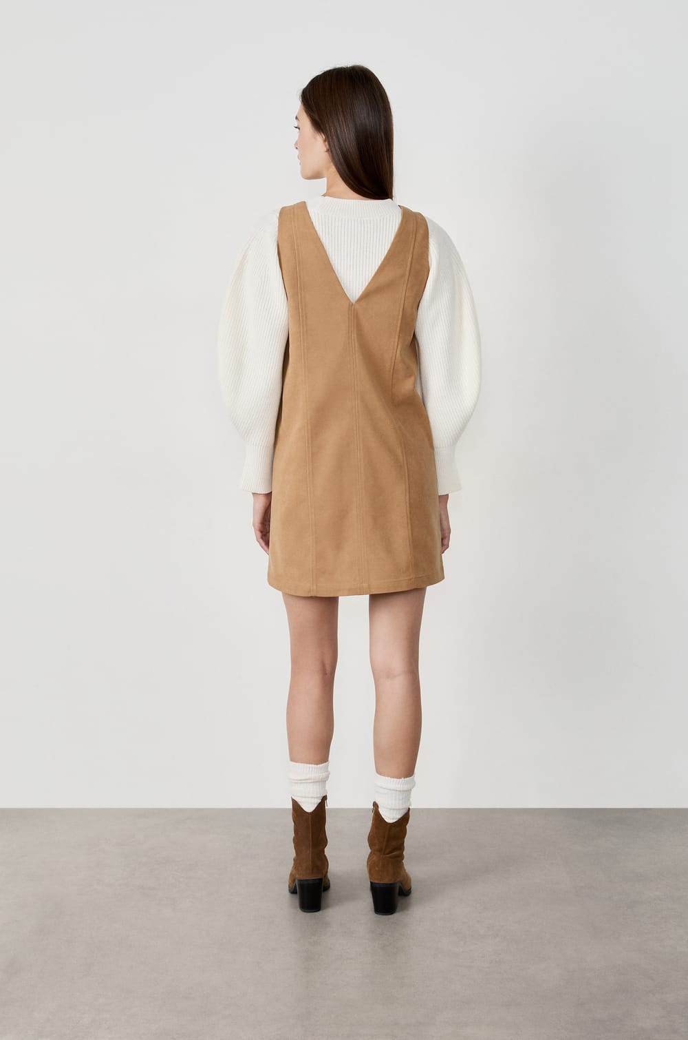Robe courte sans manches;${refinementColor}