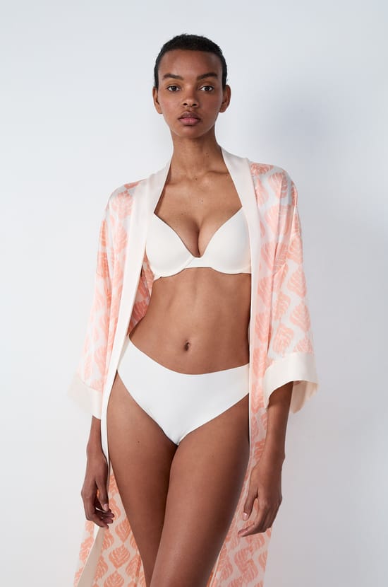 Déshabillé long satiné à motifs;${refinementColor}