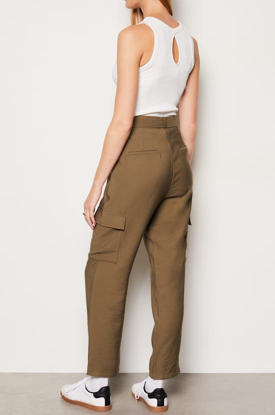 Pantalon lisse coupe cargo;${refinementColor}