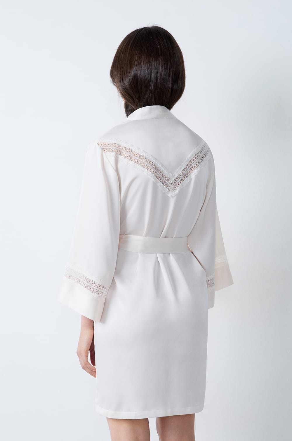 Satin robe with lace details;${refinementColor}