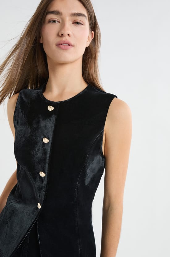 Top sans manches en velours &agrave; boutons dor&eacute;s;${refinementColor}